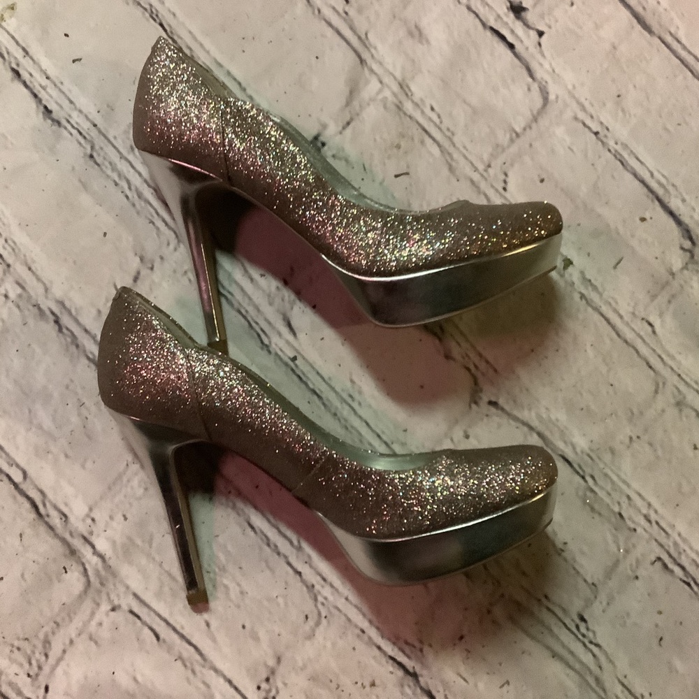 GUESS HIGH HEELS. SIZE 9 - Picture 4 of 5